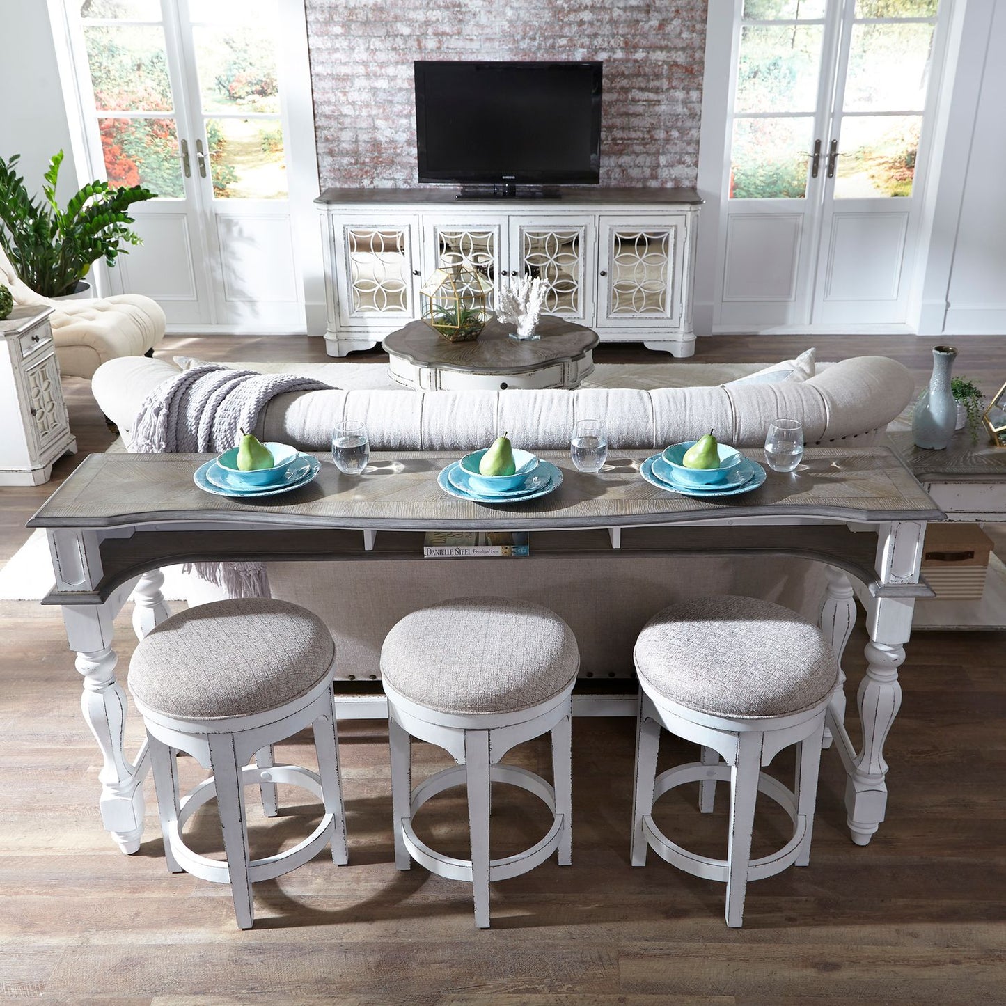 Magnolia Manor Console Set